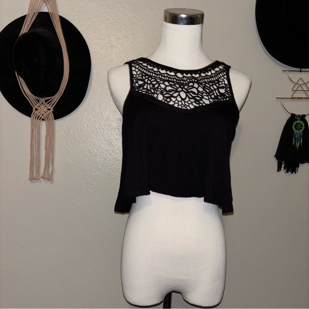 I.JOAH Crop Top